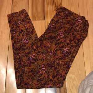 LuLaRoe Tall & Curvy Leggings